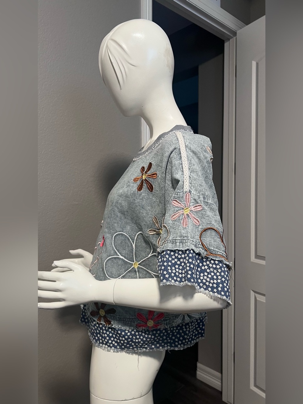 Oli and Hali slate blue floral embroidered top size S - Picture 12 of 12